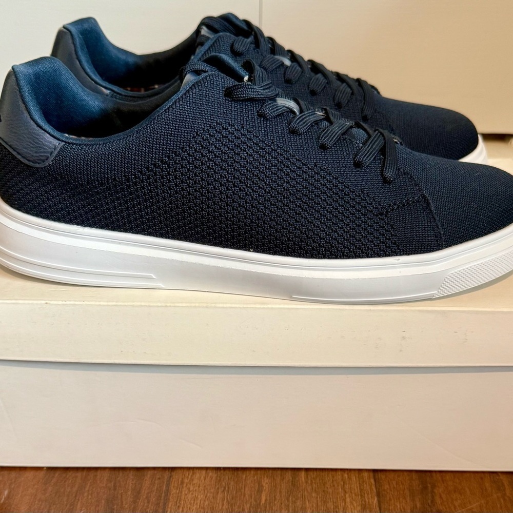 Ben Sherman Hardie Knit Sneakers NWOT 10.5 Navy - Picture 3 of 13